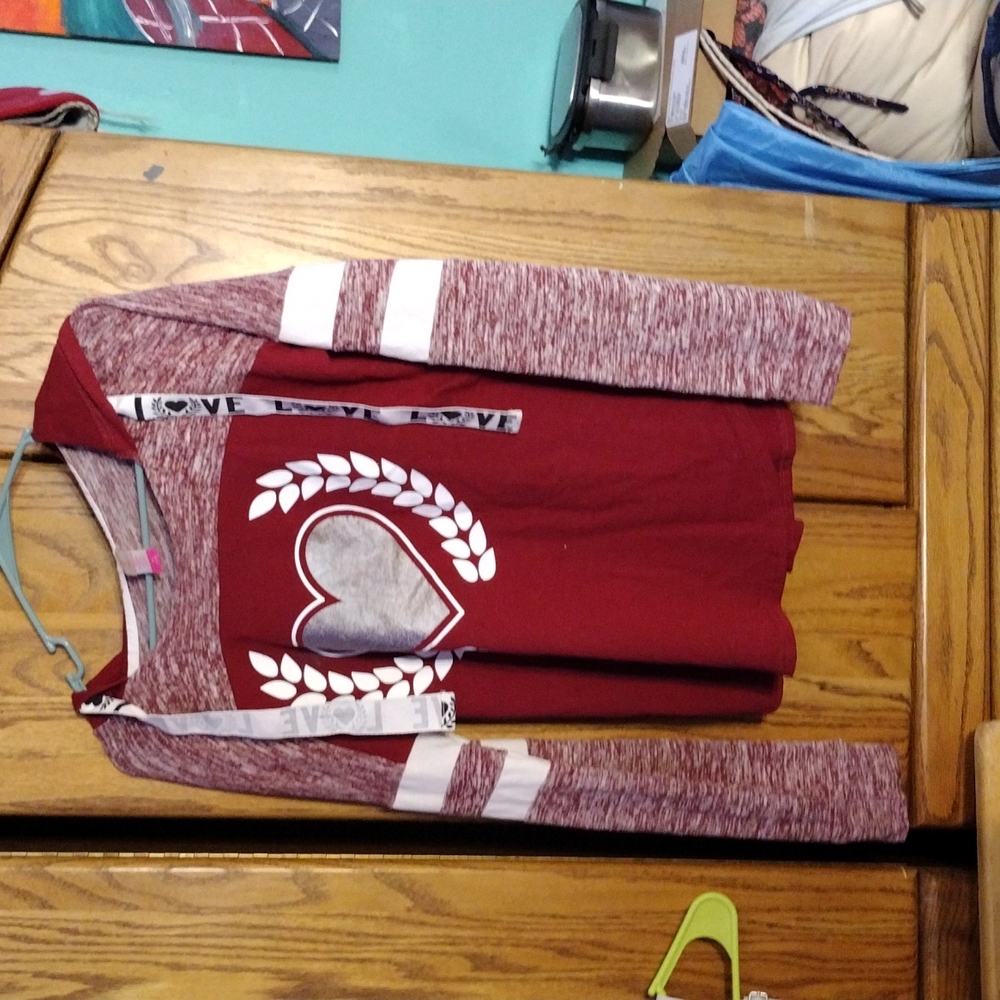 Sweatshirt